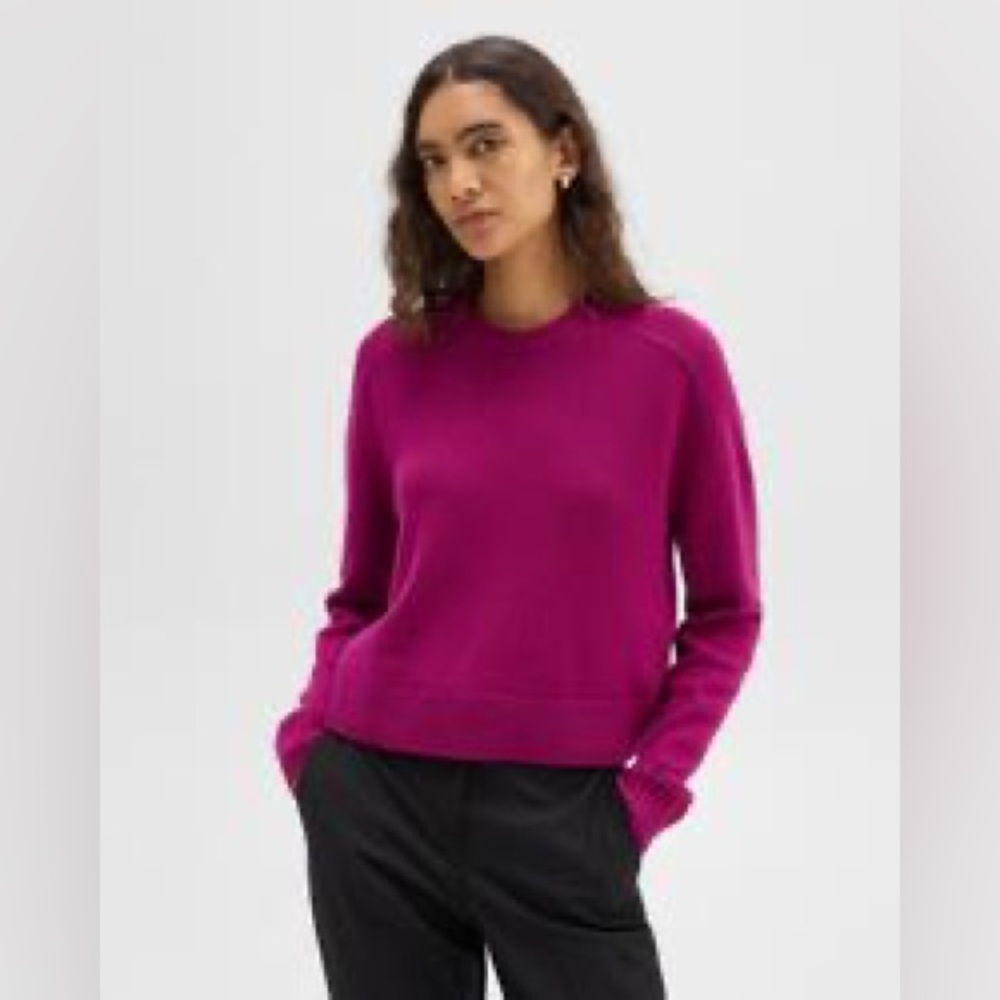 Theory‎ Cropped Crewneck Sweater in Cashmere